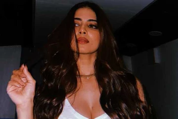 நடிகை மாளவிகா மோகனின் டிசர்ட் புகைப்படங்கள்.. மிரண்டுபோகும் ரசிகர்கள்..