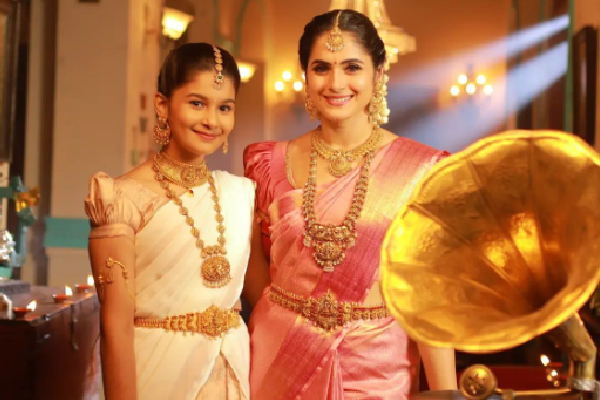 வீரம் படத்தில் அஜித்துடன் நடித்த யுவினாவின் தாயும் ஒரு நடிகை தானா.. சந்திரமுகி படத்தில் நடித்துள்ளாரா | Yuvina Mother Is Also Actress