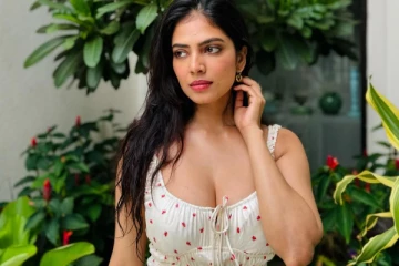 நடிகை மாளவிகா மோகனன் கிளாமர் போட்டோஷூட்!