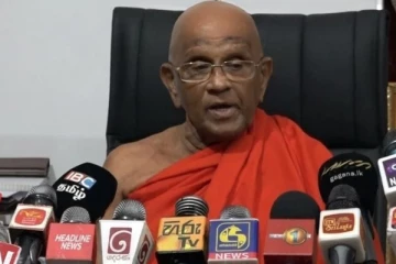 அபயராம விகாரையில் கூடி பேச்சுவார்த்தை நடத்தியுள்ள ஆளும் கட்சியில் அங்கம் வகிக்கும் 10 கட்சிகள்