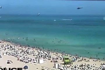 சுற்றுலாப் பயணிகளின் தலை மேல் விழுந்த ஹெலிகாப்டர்: வெளியான திகில் வீடியோ காட்சிகள்