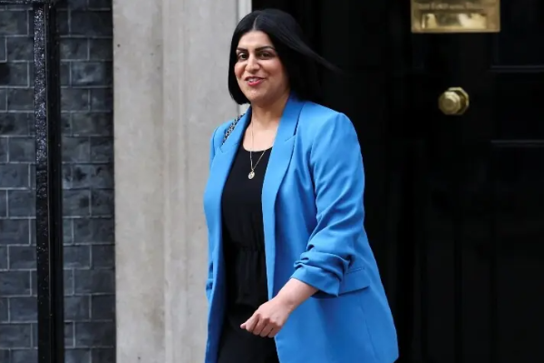 புகலிடக்கோரிக்கையாளர்களுக்கு இனி டெக்ஸி கிடையாது: உள்துறைச் செயலரின் அடுத்த அதிரடி | Taxis Ban To Uk Asylum Seekers Medical Appointment புகலிடக்கோரிக்கையாளர்களுக்கு இனி டெக்ஸி கிடையாது: உள்துறைச் செயலரின் அடுத்த அதிரடி | Taxis Ban To Uk Asylum Seekers Medical Appointment