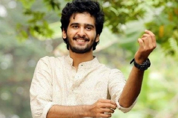 குடிபோதையில் ஷூட்டிங் வரும் இரண்டு நடிகர்களுக்கு தடை! அதிரடி நடவடிக்கை | Shane Nigam Sreenath Bhasi Banned From Acting