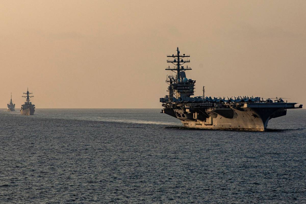 ஹார்முஸ் முற்றுகை: அமெரிக்கப் போர்க்கப்பல்கள் மீது ஈரான் சரமாரி ட்ரோன் தாக்குதல் | Us Seizes Cargo Ship Iran Retaliate