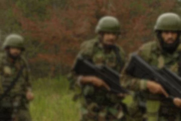 பாகிஸ்தான் இராணுவம் மீது துப்பாக்கி சூடு...10 இராணுவ வீரர்கள் உயிரிழப்பு