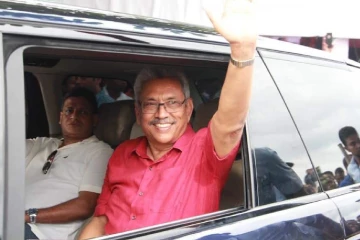 හිටපු ජනාධිපති ගෝඨාභය රාජපක්ෂ අල්ලස් කොමිසමෙන් පිටව යයි