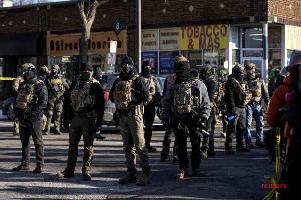 பற்றியெரியும் அமெரிக்க நகரம்... சட்ட அமலாக்க அதிகாரிகளால் சுட்டுக் கொல்லப்பட்ட நபர் | Minneapolis Man Shot By Federal Agents பற்றியெரியும் அமெரிக்க நகரம்... சட்ட அமலாக்க அதிகாரிகளால் சுட்டுக் கொல்லப்பட்ட நபர் | Minneapolis Man Shot By Federal Agents