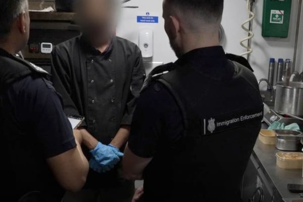 பிரித்தானியாவில் இலங்கைத் தமிழருக்கு சொந்தமான உணவகத்தில் விசா மோசடி | Visa Fraud In Sri Lankans Hotel In Uk