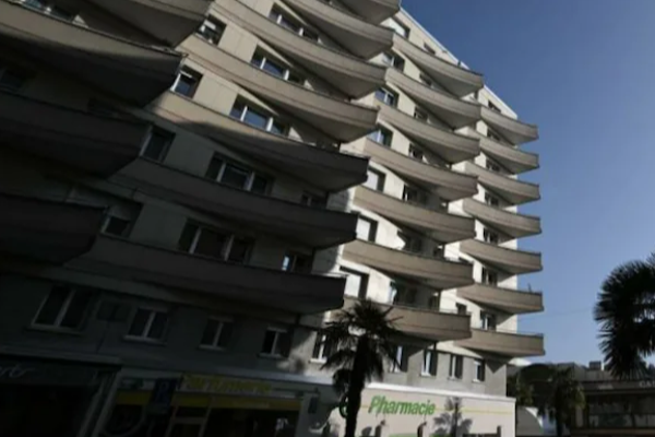 போலீசுக்கு பயந்து 7வது மாடியில் இருந்து குதித்த குடும்பம் - கடைசியில் நடந்த விபரீதம் - தமிழ்நாடு