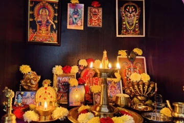 உங்கள் வீட்டு பூஜை அறையில், இறைவன் நிரந்தரமாக குடியிருக்க வேண்டுமா ; என்னென்ன செய்ய வேண்டும்?