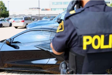 ரொறன்ரோவில் கார் கொள்ளையுடன் தொடர்புடைய பதின்ம வயதினர் கைது