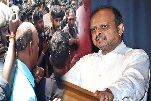 Tuntutan yang dibuat oleh pemerintah Tamil Eelam di seluruh negeri untuk menentang serangan terhadap orang Tamil Tuntutan yang dibuat oleh pemerintah Tamil Eelam di seluruh negeri untuk menentang serangan terhadap orang Tamil