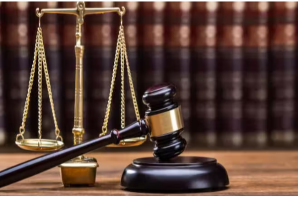 பொலிஸ் மா அதிபருக்கு எதிராக பொலிஸ் உயர் அதிகாரிகள் வழக்கு! | Court Case Filed Against Igp