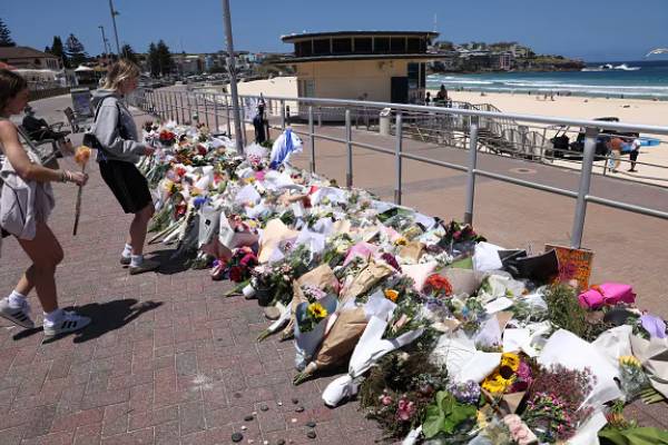 அவுஸ்திரேலியாவை உலுக்கிய துப்பாக்கி சூடு: சந்தேக நபர் குறித்து வெளியான அதிர்ச்சி தகவல் | Australian Beach Attack Indian Origin Suspect அவுஸ்திரேலியாவை உலுக்கிய துப்பாக்கி சூடு: சந்தேக நபர் குறித்து வெளியான அதிர்ச்சி தகவல் | Australian Beach Attack Indian Origin Suspect