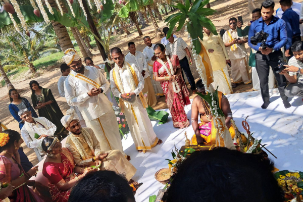 இயக்கச்சி றீச்சாவில் கோலாகலமாக இடம்பெற்ற திருமணம்; மகிழ்ச்சியில் புலம்பெயர் மணமக்கள்! | Wedding Took Place Grandly In Iyakkachchi Reecha