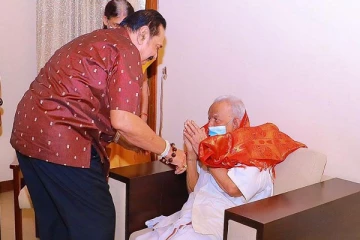 அரசியல் தீர்வு கிடைக்க வேண்டும் என்பதில் சம்பந்தன் உறுதியாகவுள்ளார்: மகிந்த