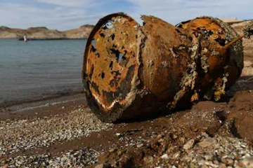 வறண்டு போன ஏரியில் கண்டெடுக்கப்படும் மனித உடல்களால் பீதி...!