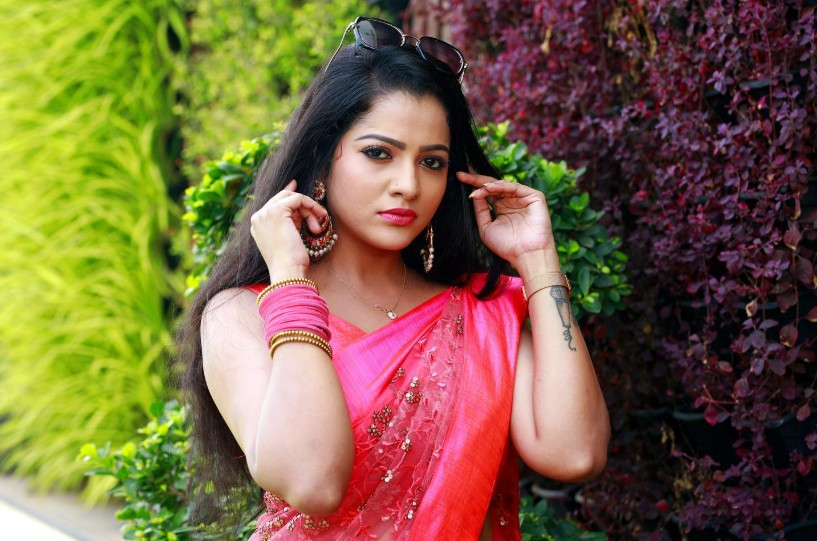 முல்லையாக மக்கள் மனதில் வாழும் மறைந்த சீரியல் நடிகை சித்ராவின் அழகிய போட்டோஸ் 4 Gallery