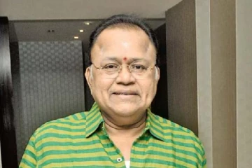 ராதாரவிக்கு என்னாச்சு.. நடக்க முடியாமல் கைத்தடி உடன் வந்தவரை பார்த்து ரசிகர்கள் அதிர்ச்சி