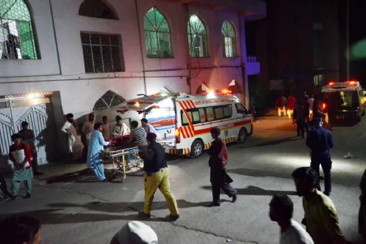 பாகிஸ்தான் மற்றும் ஆப்கானிஸ்தானில் சக்திவாய்ந்த நிலநடுக்கம் | Powerful Earthquake Hits Pakistan And Afghanistan