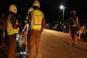 பாரிய விபத்தில் சிக்கிய முச்சக்கர வண்டி... 2 பேர் பலி! மூவர் வைத்தியசாலையில்