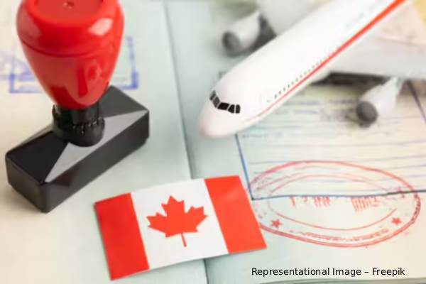 canada stops issuing visa inside russia