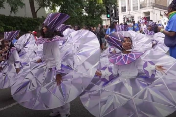 பிரித்தானியாவில் பிரபலமான கலாசார திருவிழாவில் பங்கேற்ற 85 பேர் அதிரடி கைது!