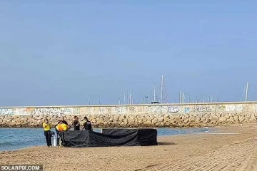 கடற்கரையில் தலை இல்லாத பிஞ்சு குழந்தையின் சடலம்: புலம்பெயர் மக்கள் படகு விபத்தில் அதிர்ச்சி திருப்பம்