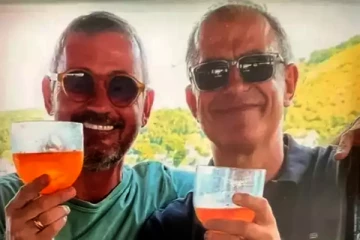 20 ஆண்டுகள் இணைந்து வாழ்ந்த ஓரினச்சேர்க்கை தம்பதி., கணவனை கொன்று நாடகமாடும் ஜேர்மன் தூதர்!