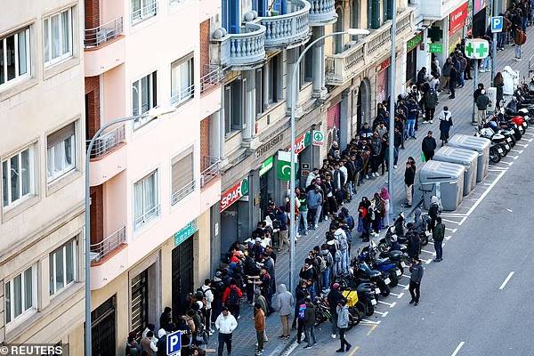 புலம்பெயர் மக்களுக்கு குடியுரிமை கடும் சிக்கலில் முடியும்: ஐரோப்பிய நாடொன்றிற்கு எச்சரிக்கை | Spain Fury Over Migrants Residency