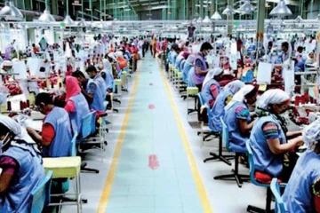 ඇඟලුම් කම්හල් 200ට සිදුවු දේ..තරුණ තරුණියන් විශාල පිරිසකට රතු එළියක්.