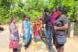 யாழ்ப்பாணத்தில் நூதன போராட்டத்தில் குதித்த பட்டதாரிகள்