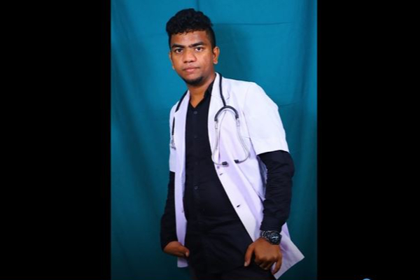 “உக்ரைன் நாட்டில் சிக்கியுள்ள மகனை மீட்டு கொடுங்கள்” - மத்திய மாநில அரசுகளுக்கு தமிழக மாணவனின் பெற்றோர் வேண்டுகோள் | Palaiyankottai Student Stuck In Ukraine Parent Req