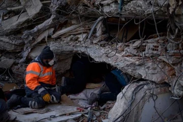 12 நாட்கள் போராட்டம்: துருக்கியில் 278 மணிநேரங்களுக்கு பின் உயிருடன் மீட்கப்பட்ட நபர்