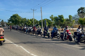 மன்னாரில் எரிபொருள் மற்றும் எரிவாயு பெறுவதற்கும் நீண்ட வரிசையில் காத்திருக்கும் மக்கள் (Video)