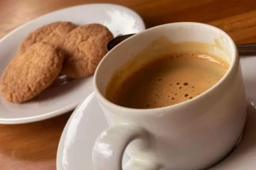 காலையில் பிஸ்கட்டுடன் தேனீர் குடிப்பவரா நீங்கள்? இந்த நான்கு நோய் வரும்