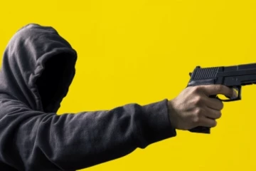 ගමක් රත් කරමින් තවත් බිහිසුණු වෙඩි තැබීමක්..!