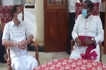 யாழ். ஆயருடன் மைத்திரி சந்திப்பு! (photos)