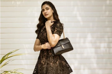 இதுவரை இல்லாத அளவுக்கு கவர்ச்சிக்கு மாறிய நடிகை லாஸ்லியா.. ஷோக்காகும் ரசிகர்கள்