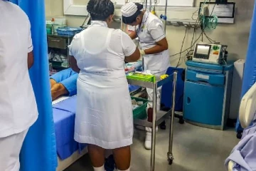 கசிப்பு அருந்தி விட்டு பாடசாலை சென்ற மாணவன் வைத்தியசாலையில் அனுமதி