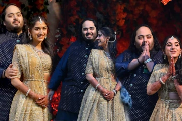 திருவிழா போல களைகட்டிய ஆனந்த அம்பானி- ராதிகா மெர்ச்சன்ட் நிச்சயதார்த்த விழா