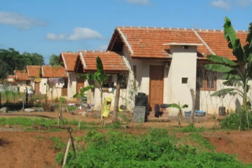 யாழில் இவ்வருடம் 600 வீட்டுத் திட்டம்: இறுதிப் பட்டியலை காட்சிப்படுத்த கோரும் அமைச்சர் டக்ளஸ்