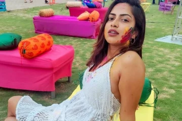 என்ன சிம்ரன் இதெல்லாம்.. விளம்பரத்திற்காக பெட் புகைப்படத்தை வெளியிட்ட நடிகை அமலா பால்..