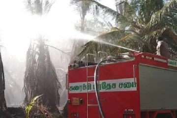 கிளிநொச்சியில் திடீரென தீ பற்றி எரிந்த தும்புத் தொழிற்சாலை