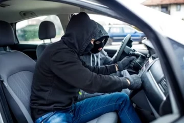 காரை ஓட்டிப் பார்ப்பதாக கூறி திருட்டு ; சிசிடிவியில் சிக்கிய சந்தேக நபர்