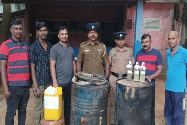 யாழில் சட்டவிரோதமான செயலில் ஈடுபட்டுவந்த பெண் அதிரடி கைது! | Woman Was Involved Alcohol Production In Jaffna