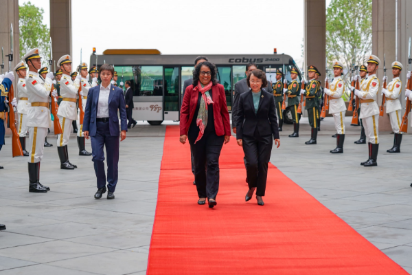 சீனாவை சென்றடைந்த பிரதமர் ஹரிணி அமரசூரிய | Prime Minister Harini Arrives In China