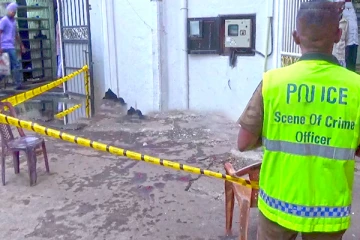 வவுனியா வர்த்தக நிலையம் ஒன்றிலிருந்து ஆண் ஒருவரின் சடலம் மீட்பு