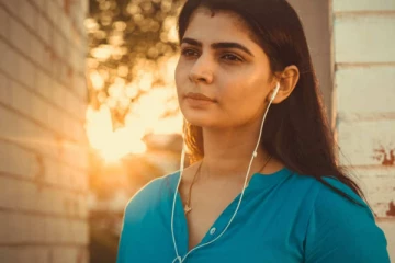 கொதித்தெழுந்த சின்மயி... மரியாதை கெட்டுவிடும்! ஜாதி வெறி புடிச்ச மாமாஸ்...?