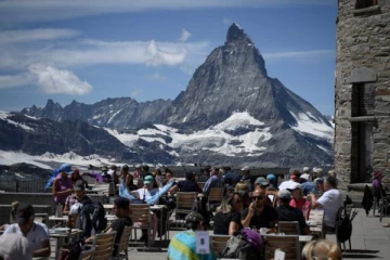 திங்கட்கிழமை முதல் சுவிட்சர்லாந்தில் நெகிழ்த்தப்படவிருக்கும் கட்டுப்பாடுகள்